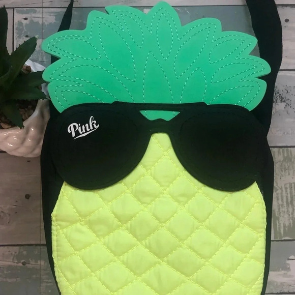 🍍Victoria’s Secret Pineapple Cooler Tote - Picture 2 of 7